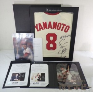 直筆サイン入 BBM authentic 広島カープ 山本浩二 ユニフォーム フォトフレーム セット