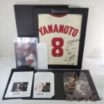 直筆サイン入 BBM authentic 広島カープ 山本浩二 ユニフォーム フォトフレーム セット