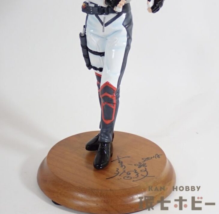吉本多香美 直筆サイン入り 海洋堂 ウルトラマンティガ レナ隊員 コールドキャスト塗装済彫像 限定品 フィギュア