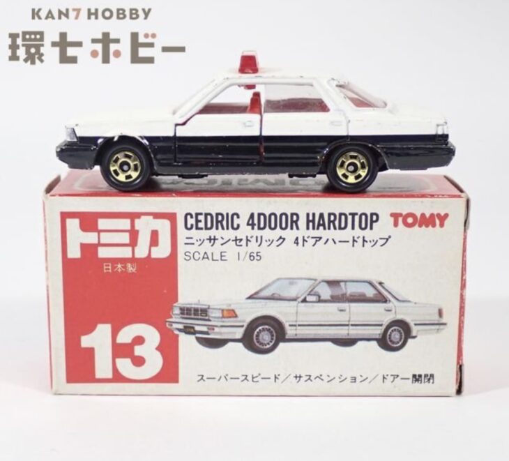 赤箱 トミカ 13 1/65 ニッサン セドリック 4ドアハードトップ パトロールカー ミニカー