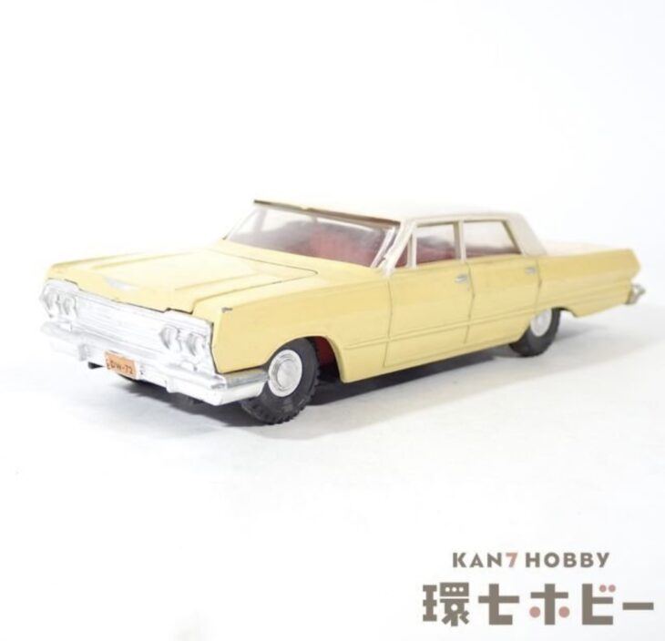 ディンキー 1/42 シボレー インパラ 香港製 ミニカー
