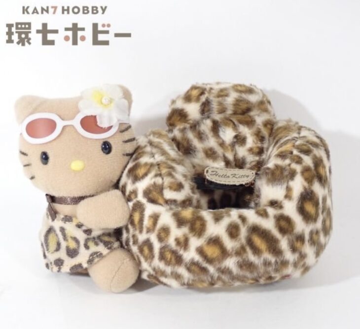 サンリオ ハローキティ 携帯電話ホルダー ぬいぐるみ 日焼けキティ ヒョウ柄